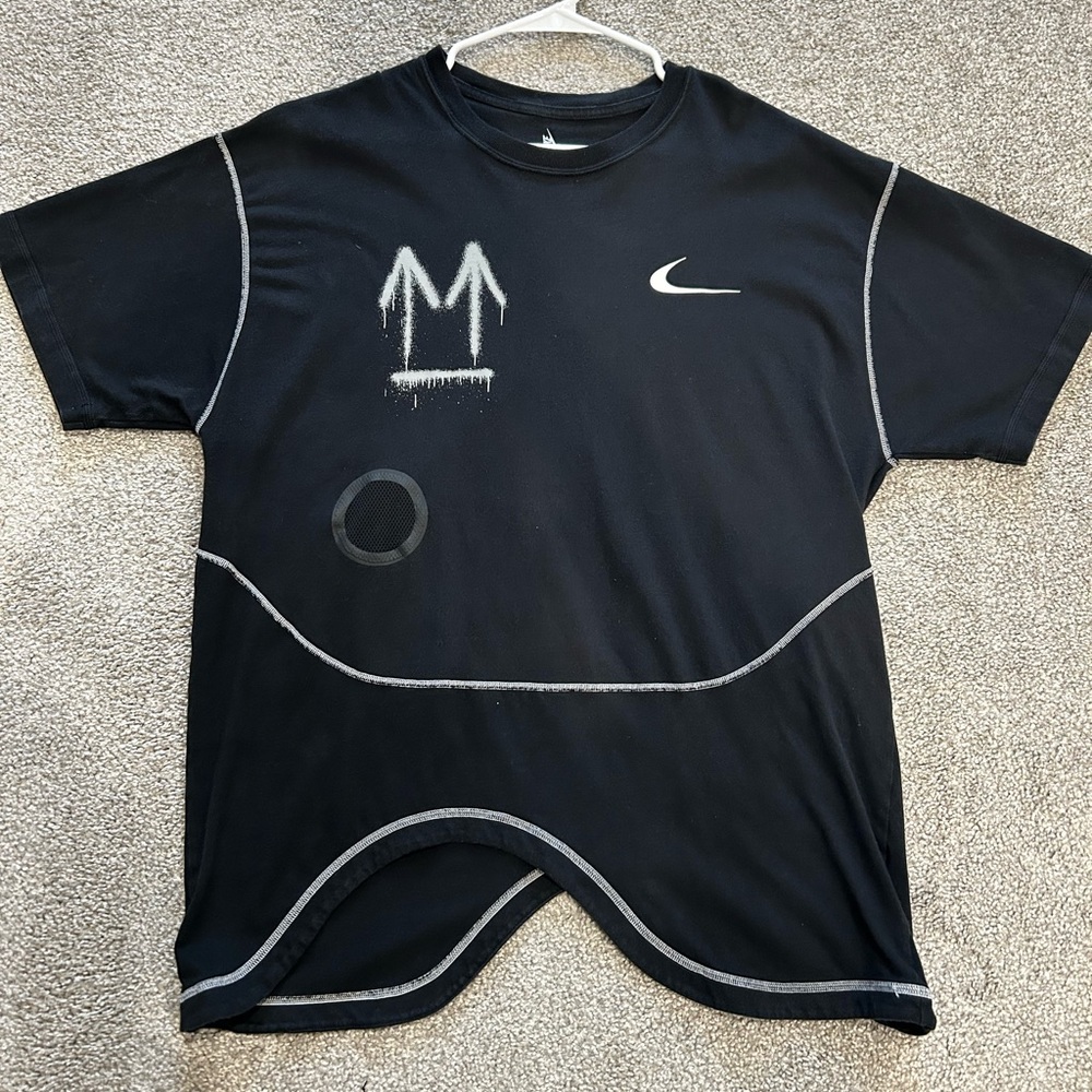 Men’s off white tee
